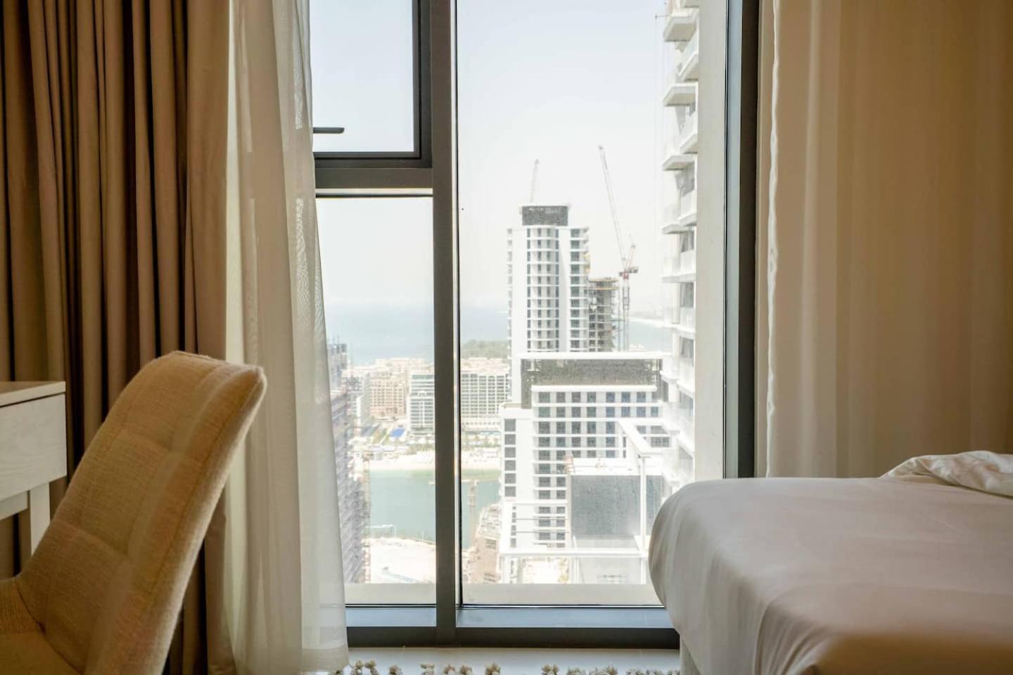Lux Bright 2br With Palm Jumeirah Views