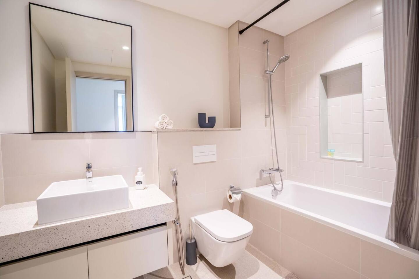 Lux Bright 2br With Palm Jumeirah Views Apartment