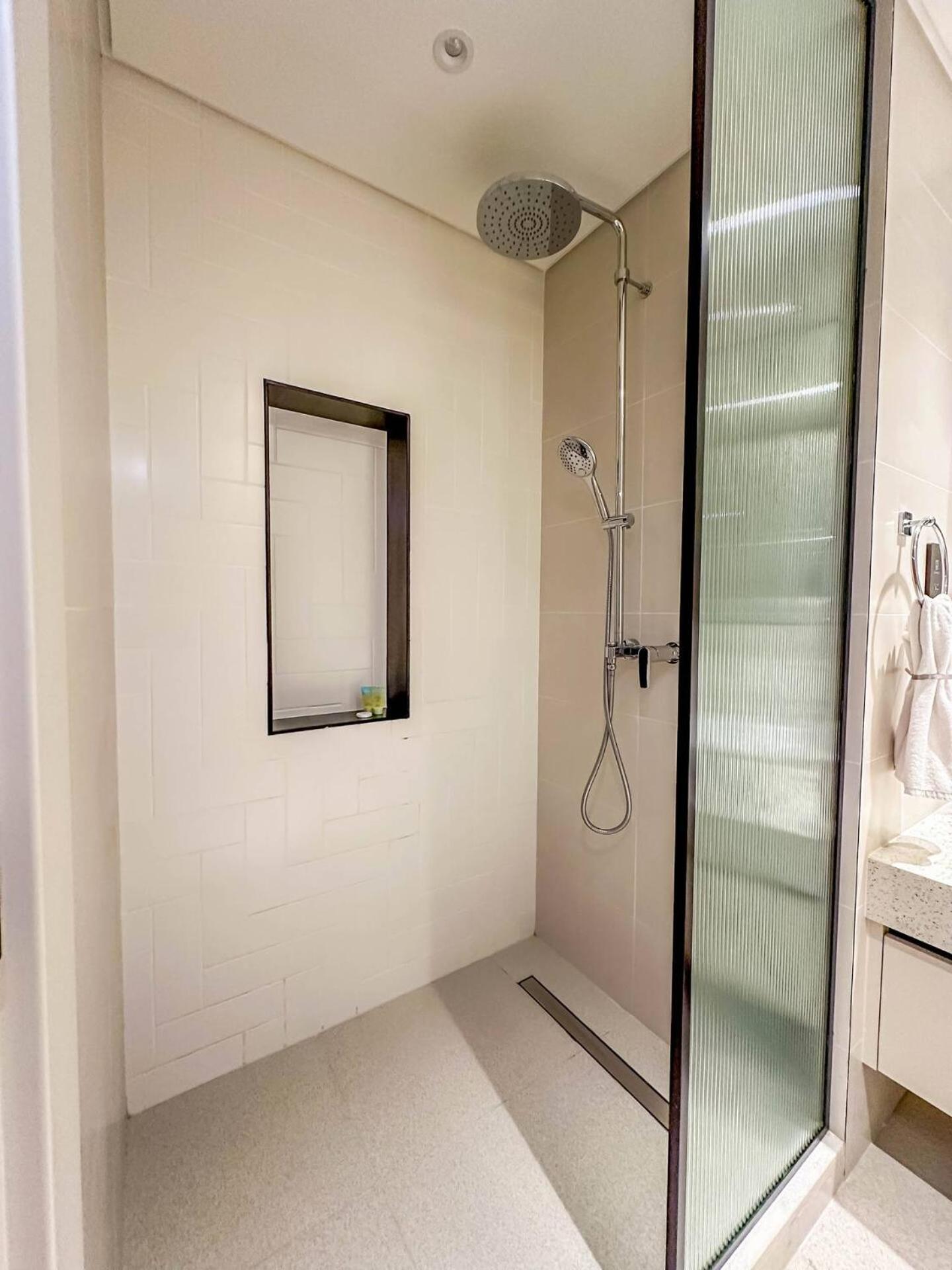 Lux Bright 2br With Palm Jumeirah Views