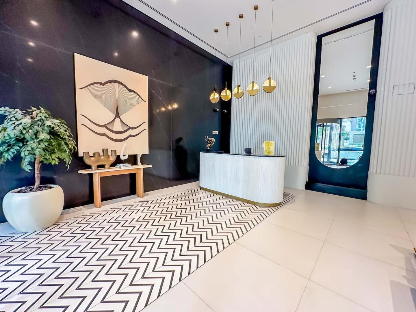 Lux Bright 2br With Palm Jumeirah Views *
