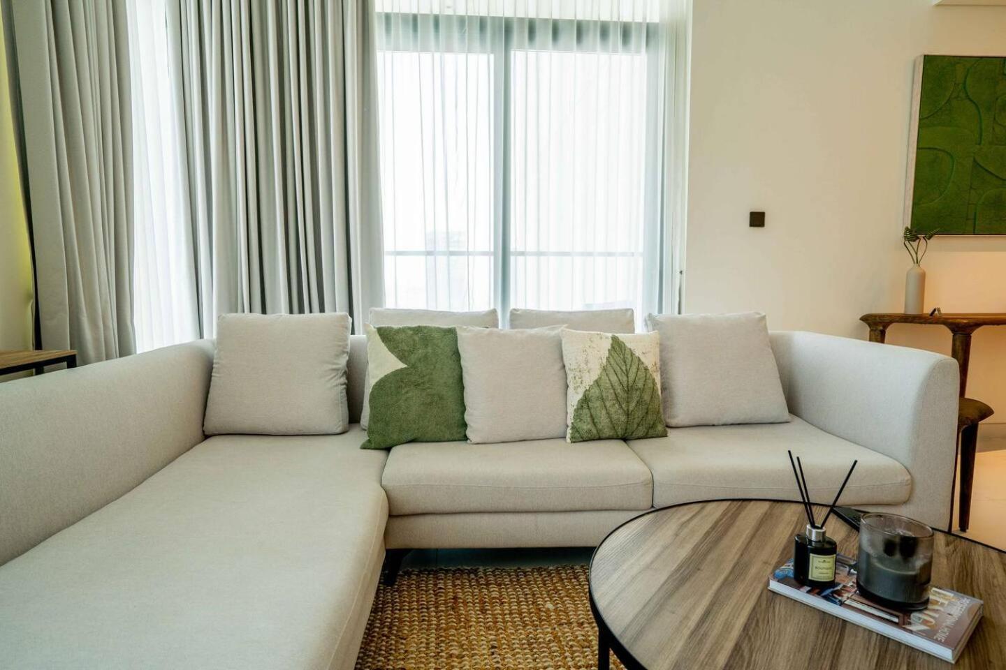 Lux Bright 2br With Palm Jumeirah Views *